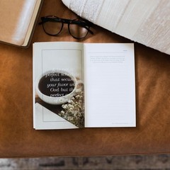 The Daily Grace Co Breaking Free From Busyness Booklet