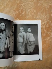 B&W Black & White Magazine Issue 28 December 2003 Mary Ellen Mark TwinsBook