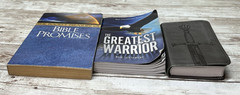 Lot of 15 Christian Bibles Jesus Related Books/ Booklets Vintage 4lbs