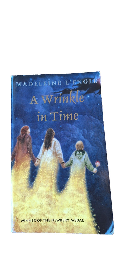 A Wrinkle in Time – Paperback by Madeleine L 'Engle (copyright 2007)