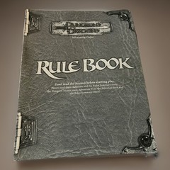 Dungeons and Dragons Adventure Game Box „The Adventure Begins Here.”