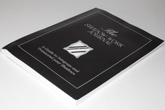 The Shadow Work Journal : a Guide to Integrate & Transcend Your Shadows (2023)