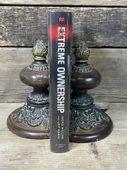 Extreme Ownership: How U.S. Navy SEALs Lead and Win 2 ND Edition 1ST Print