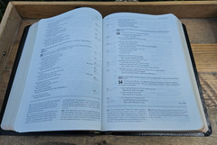VG! Boxed Classic 1996c. NLT Life Application Study Bible Black Bonded Leather