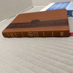 MEV Bible Thinline Reference Brown : Modern English Version by Charisma House…