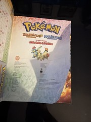 Pokemon HeartGold & SoulSilver Strategy Guide (Trade Paperback, 2010) w/Poster