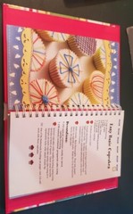 NEW „EASY CUPCAKE RECIPES” Hardback Spiral 2010 Cookbook Resources LLC 174 Pages