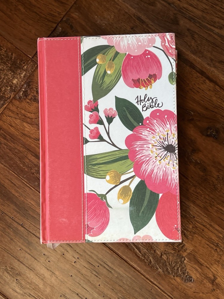 The Woman’s Study Bible Hardcover Floral Edition Bible Very Good