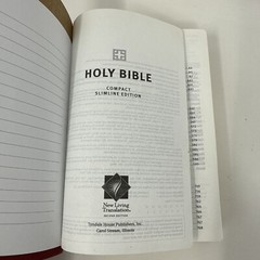 Compact Slimline Edition Holy Bible New Living Translation Tyndale House 6 1/4″