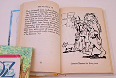 5 WIZARD OF OZ BOOKS & VHS – VINTAGE ORIGINALS