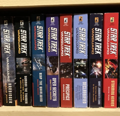 STAR TREK NEW FRONTIER & VANGUARD FROM MY COLLECTION -CHOICE- unread mint
