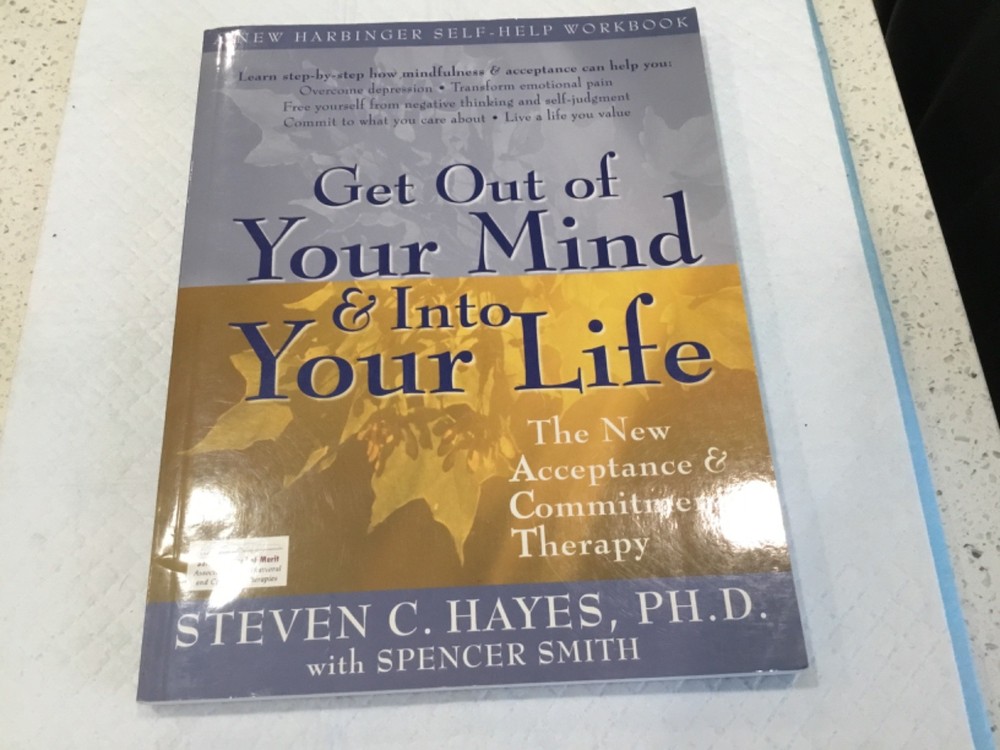 Get Out of Your Mind and Into Your Life: The New Acceptance and Commitment T…