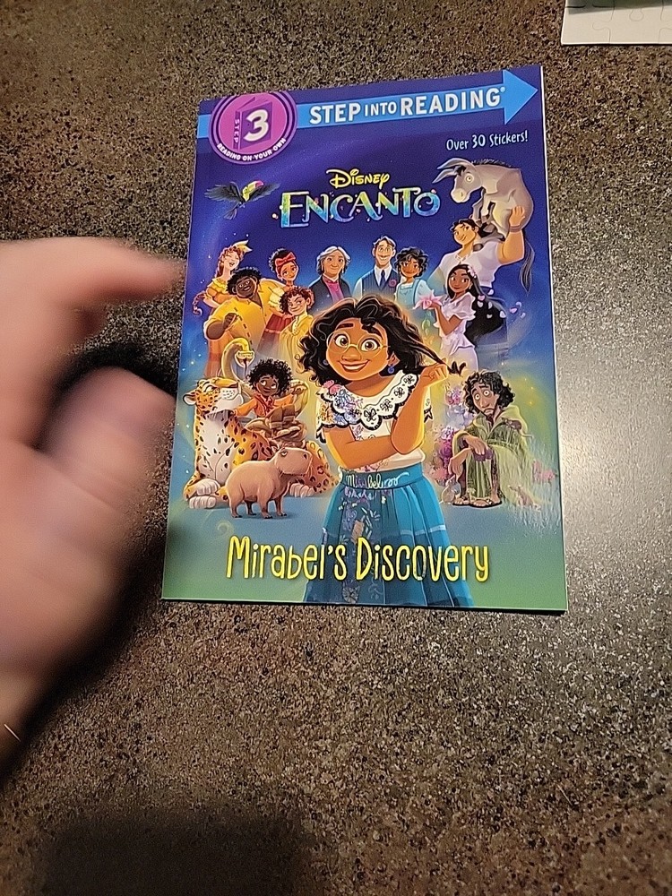 Step into Reading Ser.: Mirabel’s Discovery (Disney Encanto) by Vicky Weber…