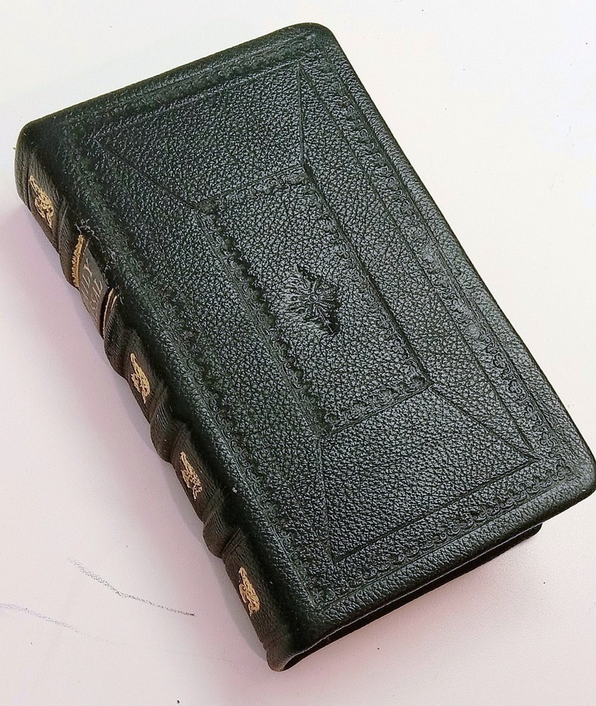 ANTIQUE CATHOLIC LATIN ENGLISH MISSAL; FINE BINDING; TLM BRIGHT GILT; CA.. 1962