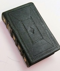 ANTIQUE CATHOLIC LATIN ENGLISH MISSAL; FINE BINDING; TLM BRIGHT GILT; CA.. 1962