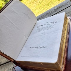 HOLY BIBLE ROYAL SOVEREIGN WORLD KJV BURGANDY GENUINE BONDED LEATHER RED LETTER