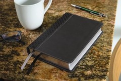 NIV, Compact Center-Column Reference Bible, Leathersoft, Black, Red Letter,
