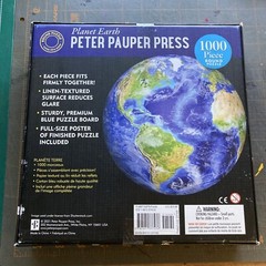 Planet Earth 1000 Piece Round Jigsaw Puzzle. Peter Pauper Press Inc.. Bx7