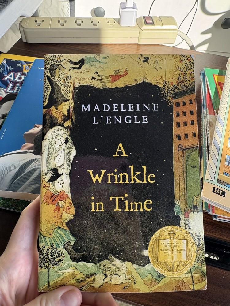 A Wrinkle in Time by Madeleine L’Engle (2017, Square Fish, Paperback)