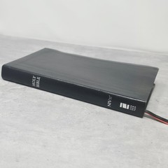 NIV Thinline Red Letter Edition Black Bible 2011 Zondervan Leathersoft Silver