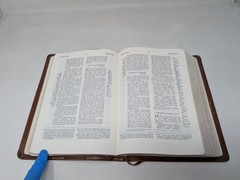 The Ryrie Study Bible NIV Brown Cowhide Leather Red Letter Moody 1986 80s VTG
