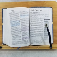 Women’s Devotional Bible by Zondervan Staff (2012, Blue Leather, Special)