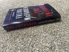 The Intruder An Unputdownable – VERY GOOD
