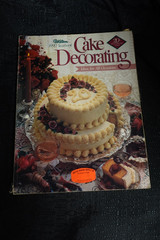 Wilton Cake Decorating Yearbook / lot of 7 / 1980s / 1990s / 2000s