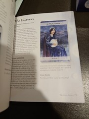 Lunar Tarot: Manifest your dreams 78 Cards 64 Page Book