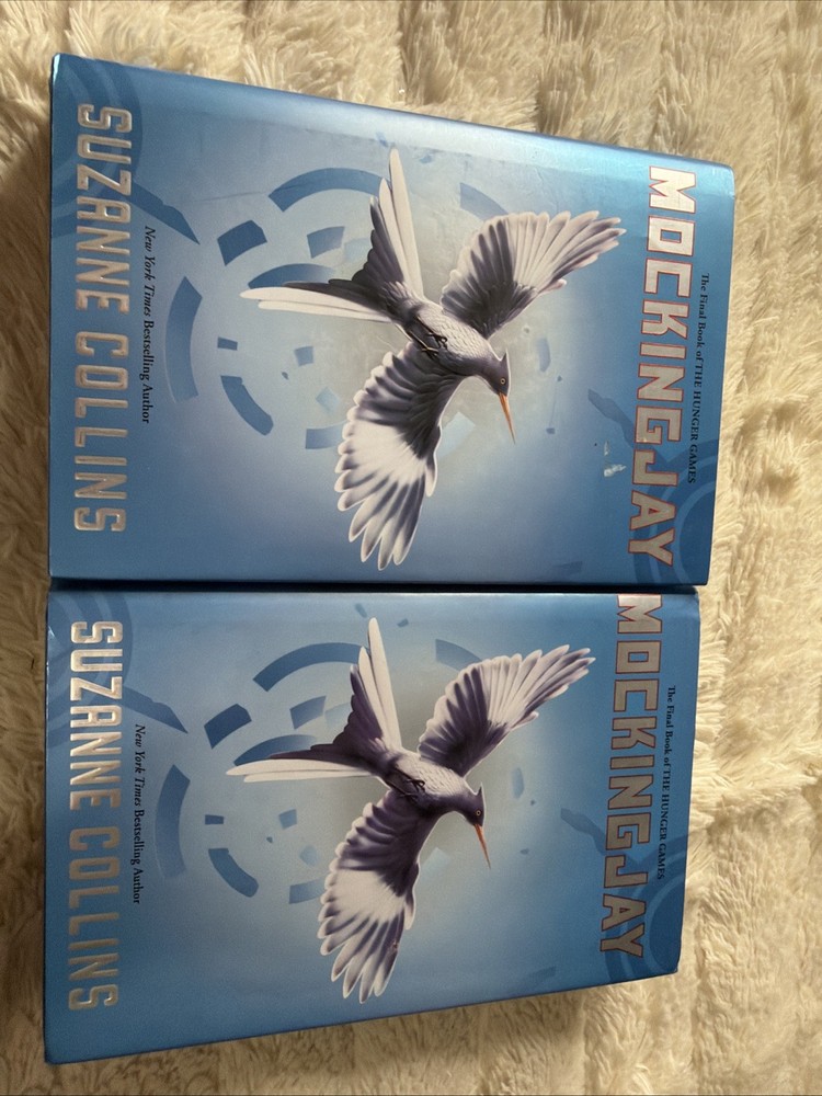 Mockingjay (Hunger Games, Book Three) by Suzanne Collins (2010, Hardcover) Bx2