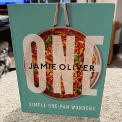 Jamie Oliver – One: Simple One-Pan Wonders. English, 312 Pages