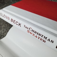 The Christmas Sweater Glenn Beck 2008 Holiday Fiction Threshold Hardcover Book