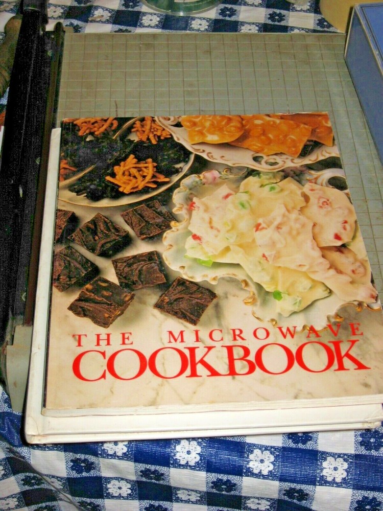 The Microwave Cookbook Recipe General Electric Part 862A691P49 1993 PB 126 pages