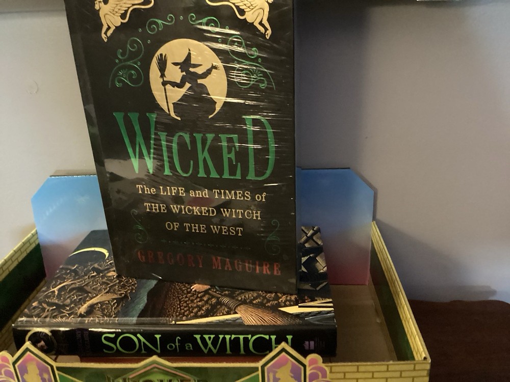 Wicked Books Maguire& Son Of Witch&Limited Edition Pin Sealed New In Package Set