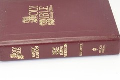 Holy Bible NKJV Red Family Edition Leather1985 Nelson 255BGCE 11.5×8.5×2 Inches