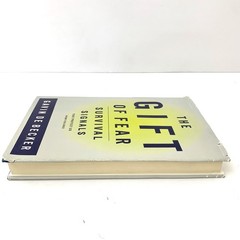 Gift of Fear Survival Signals Gavin De Becker Safety Crime Psychology HC Book