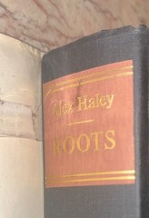 RARE 1976 SIGNED Alex Haley Roots 1st Edition Early Print R44 587 Pages 9.5”
