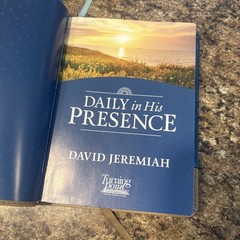 David Jeremiah Leather Bound- Moments W/ God, Strength for Today &