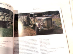 Tanks & Armoured Vehicles of WWII Book by Jan Surmondt 240 Pages -Free Ship