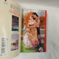 It Happened One Autumn by Lisa Kleypas PB w/ Stepback Wallflowers #2 Avon