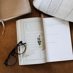 The Daily Grace Co Breaking Free From Busyness Booklet