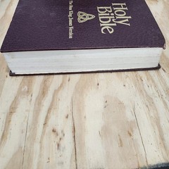 The Holy Bible The New King James Version Thomas Nelson Publishers 1982