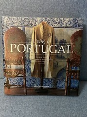 LIVING IN PORTUGAL By De Anne Stoop 255 PAGES HC DJ FREE SHIPPING 1995