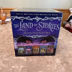 The Land of Stories Complete Gift Set [Hardcover]