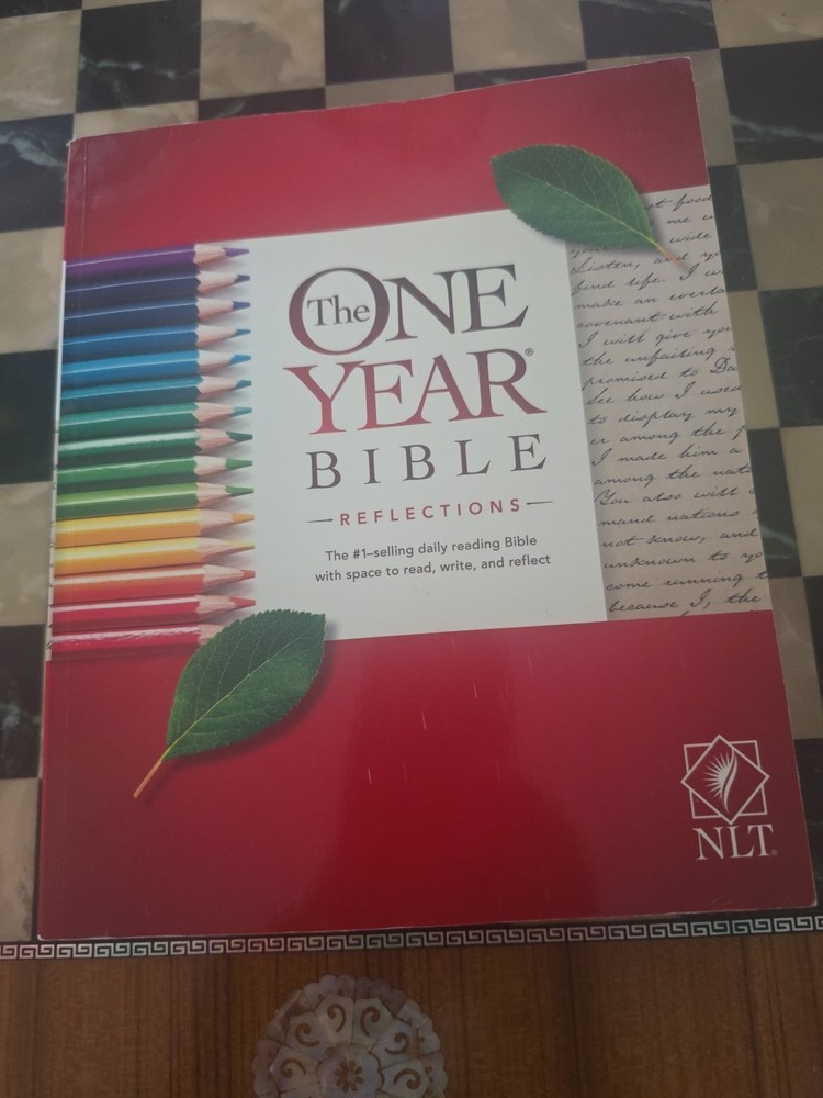 The One Year Bible Reflections (Softcover) by Tyndale NLT