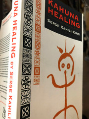 RARE TRADE! Kahuna Healing by Serge Kahili King (2001) GREAT SOFTBACK 7TH PRINT