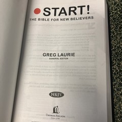 Start! The Bible for New Believers: New King James Version, Raven Black, Lea…