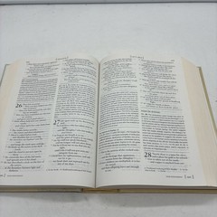 The Access Bible, New Revised Standard Version with Apocrypha (Hardcover 9870A)
