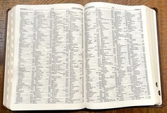 French Thompson Chain Ref. Bible, 1979 La Colombe, Thumb Idx. Brown Faux Leather
