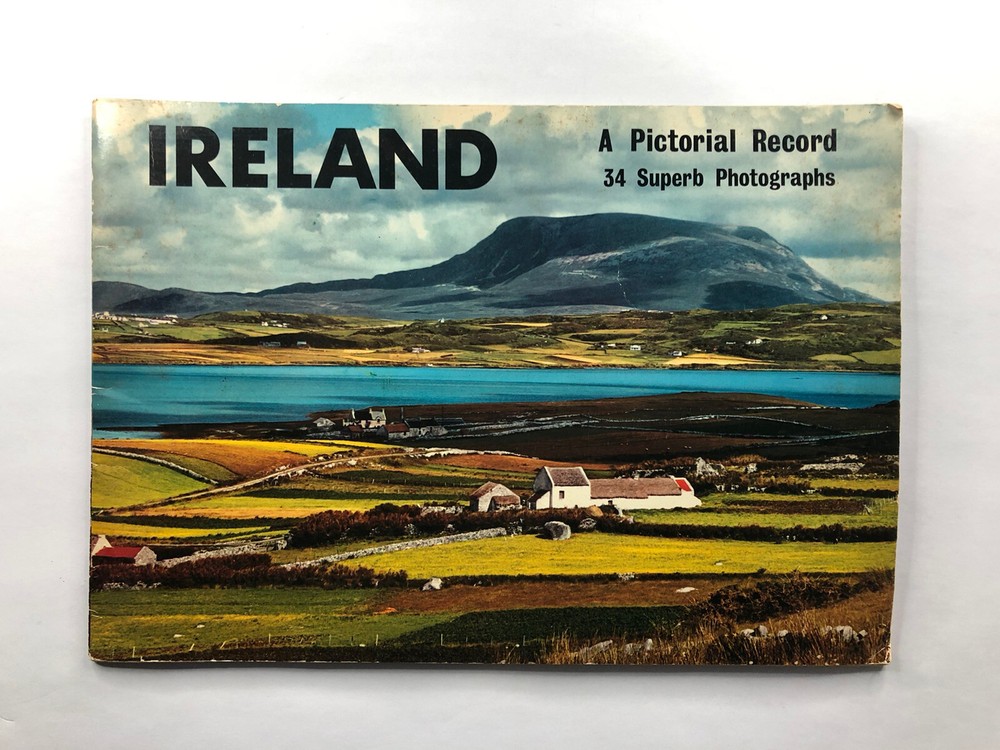 Ireland: A Pictorial Record 34 Superb Photographs by John Hinde Ltd (1978, PB)